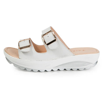 Sandaler med kilklack och dämpande sula Vit