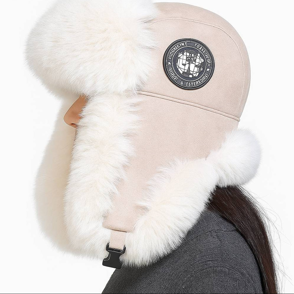 Vintermössa med öronlappar - värme och skydd i kyla Beige