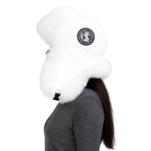 Vintermössa med öronlappar - värme och skydd i kyla Vit